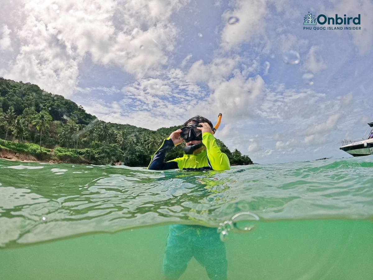 HIGH QUALITY SOFT SILICON MASK AND MOUTHPIECE TO MAXIMIZE THE SNORKELING EXPERIENCE FOR KIDS