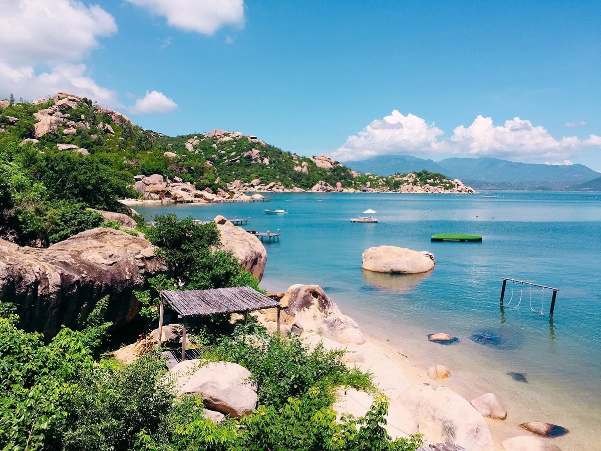 Top Hotels & Resorts In Cam Ranh, Khanh Hoa And Private Jet Flight To Cam Ranh