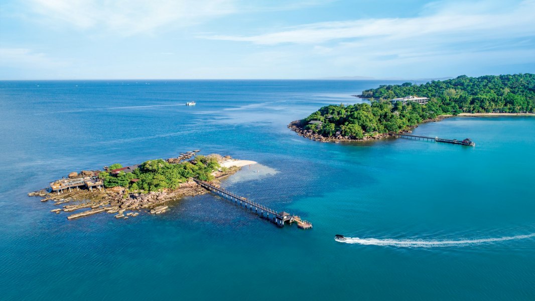 VUNG BAU (HALF-MOON BEACH)- A GEM OF WILD PHU QUOC